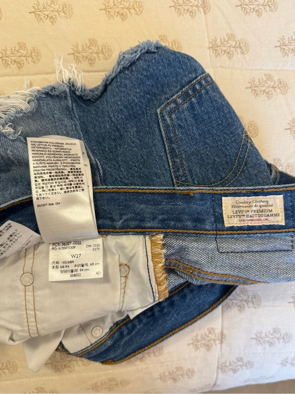 Levi's 501 Classic Denim Jean Shorts - Picture 5 of 5